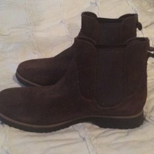 Ugg chelsea boots